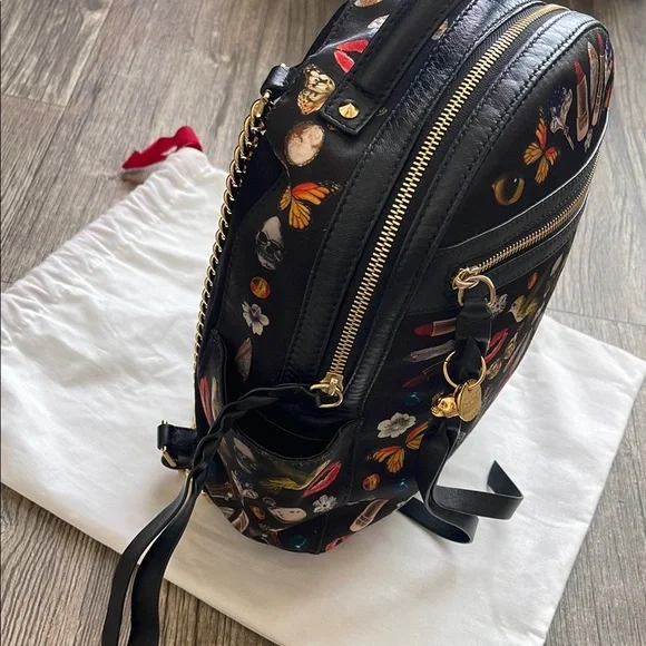 Alexander McQueen - Picture 2 of 9